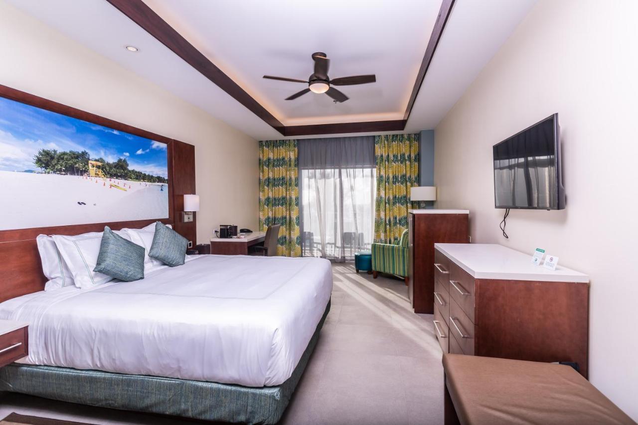 Surfrider Resort Hotel Saipan Exteriör bild